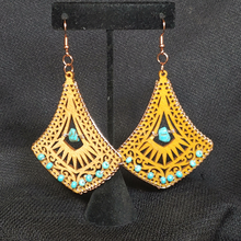 Load image into Gallery viewer, Wooden Fillagree Arrowhead/Turquoise beads