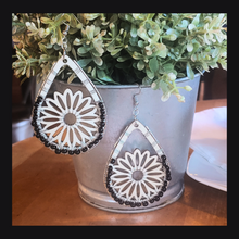 Load image into Gallery viewer, Daisy Aroma Therapy Earrings
